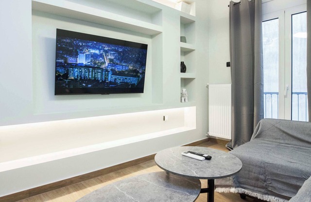 Fresh Modern 1 Bd Apt in Vibrant Patisia