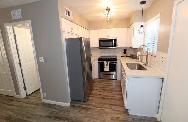 Freshly Remodeled Townhouse in Old Town Scottsdale!