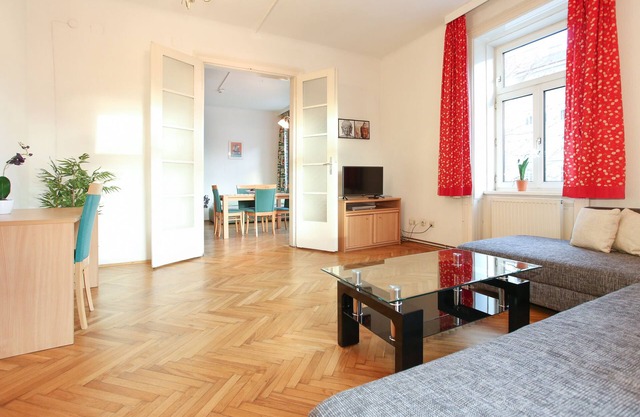 Friendly apartment 7 minutes by subway to the city center