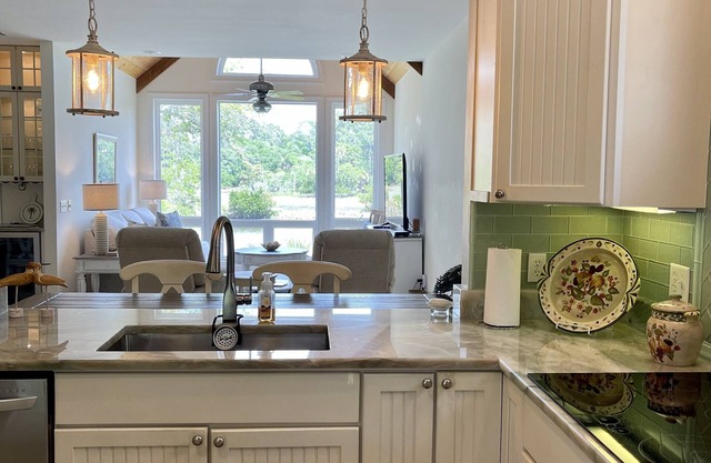 Fripp Island Elegance, Golf Cart incl., Quiet Tropical setting on the Water