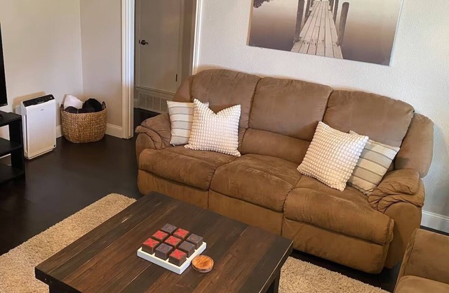 Frisco Haven: Simple, Clean & Comfortable.Charming 2-bedroom house in Frisco