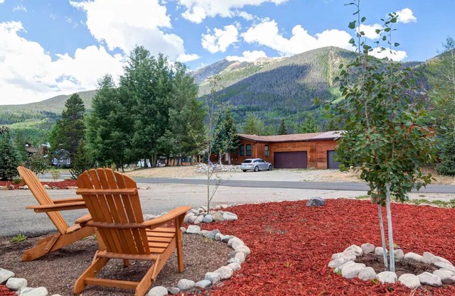 Frisco View Flat🏔️close to Vail⛷️Breck🚙Garage🐶$0 Cleaning & Pet Fees