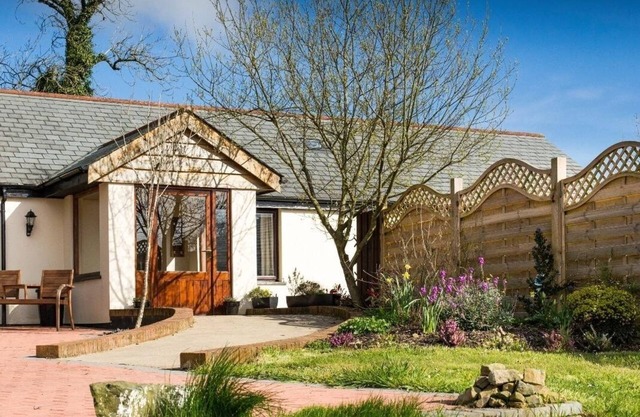 FRITILLARY COTTAGE, romantic, country holiday cottage in Bradworthy