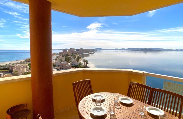 Front line with stunning sea views!