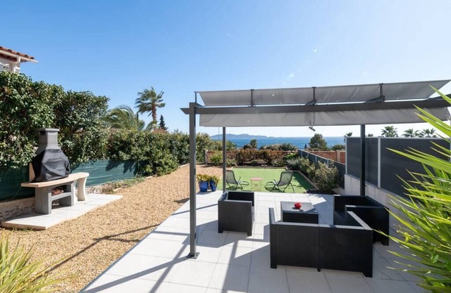 Front of see marvellous villa terrace barbecue, la californie varoise