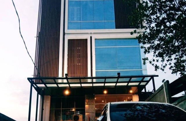 Front One Boutique Tugu Muda Semarang