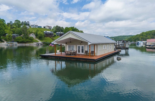 FRONT ROW FLOATING HOUSE at Springs Dock Marina on Norris Lake
