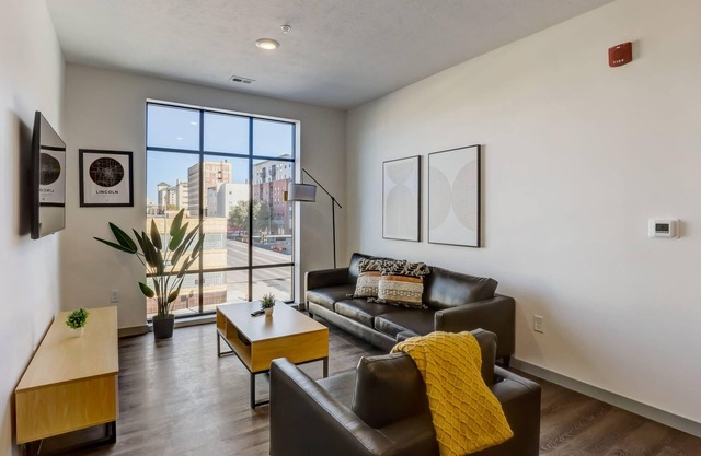 Frontdesk | 1 BR Apt near Boiler Brewing Company