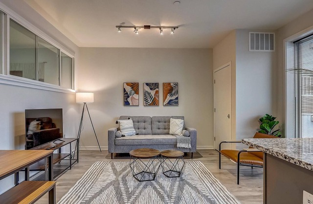 Frontdesk | 1 BR Apt near Museum of Art