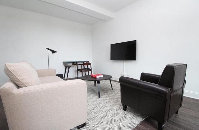 FRONTDESK 1BR Apt near Garden of the Phoenix