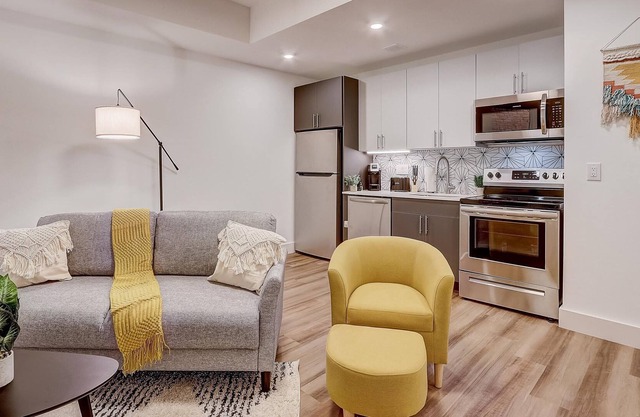 Frontdesk | 1BR Apt by East Fairmount Park