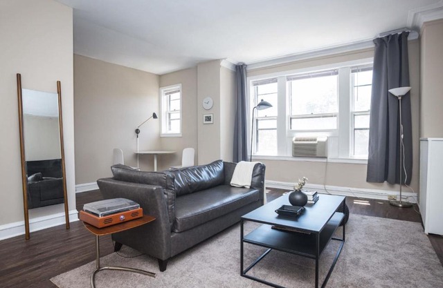 FRONTDESK Nice 1 BR Apt by Smart Museum of Art