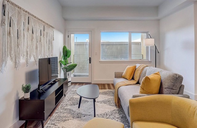 Frontdesk | Studio Apt near the Liberty Bell