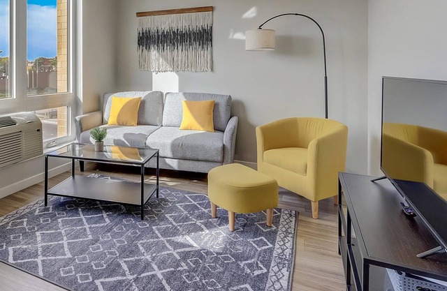 Frontdesk | Studio Apt near Hiawatha Golf Course