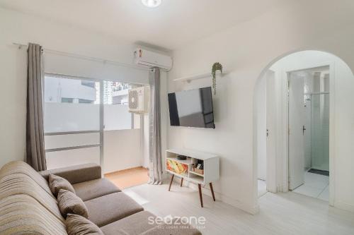 Full 2-Bed Apt 80m from the Beach in BC