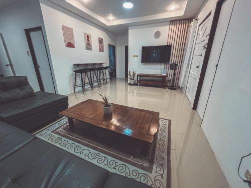 Full AC 3BR & Living Rm entire vacation home at Vigan City