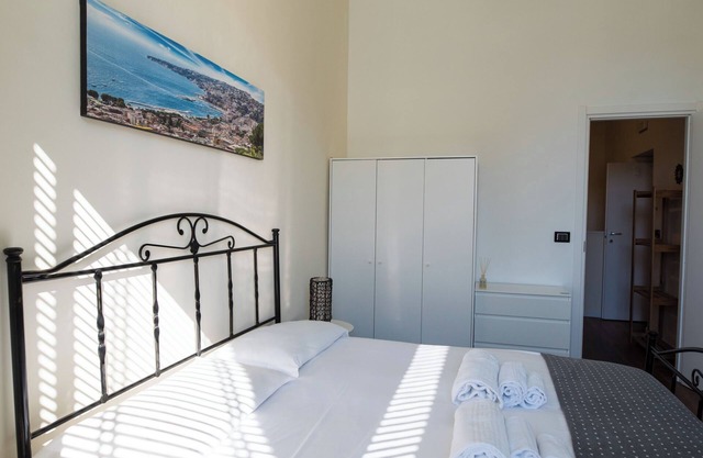 Full apartment with 3 bedrooms - 3 en suite bathrooms + kitchen and living room