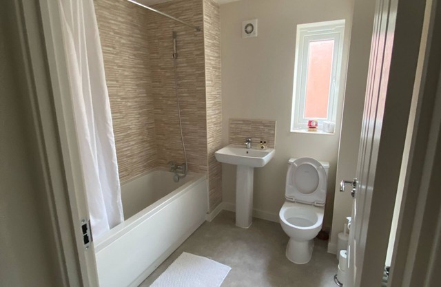Full house- Free Parking, Wifi, and appliances to make your stay comfortable.