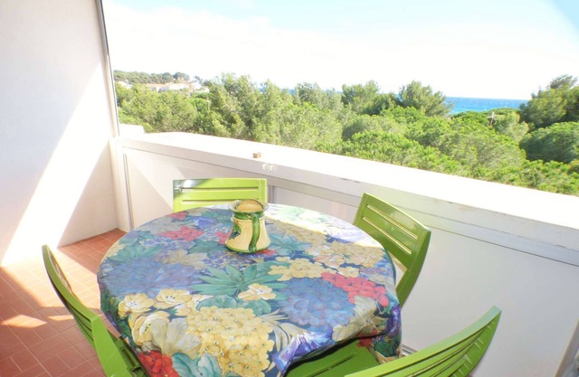 Full sea view, air conditioning, beach a stone's throw away, everything on foot