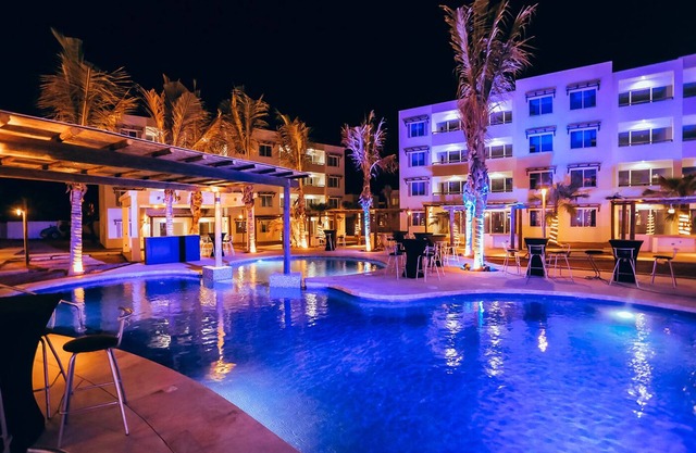 Fully Equipped 2 BR Main Floor Condo Near Beach at Almarena Residencial