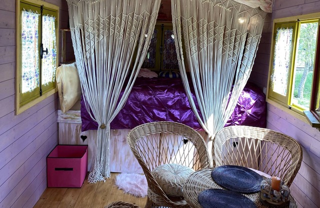 Fully equipped caravan for lovers of peace