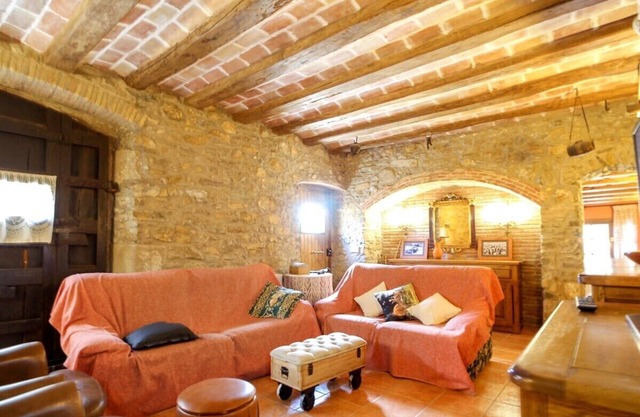 Fully equipped house for 10 with football field