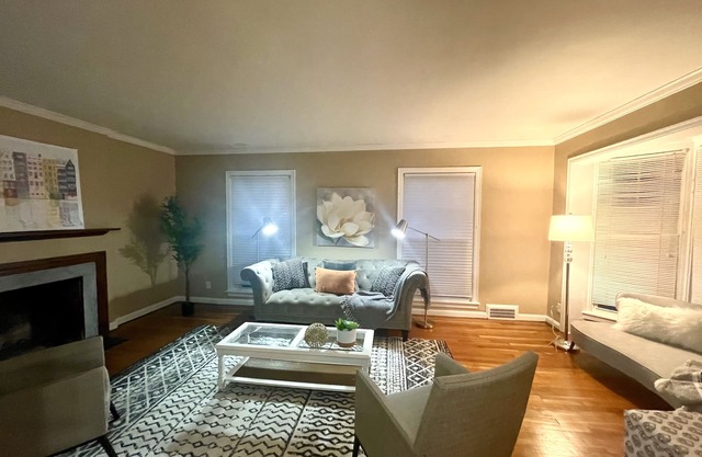 Fully furnished accommodate 7+ people. Great location