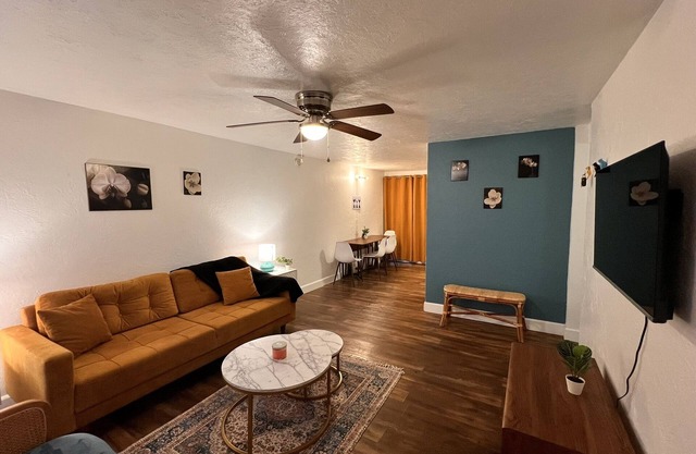 Fully Furnished Modern Desert Oasis. Pet Friendly!