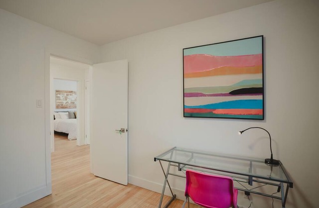 Fully furnished 3 bedrooms apartment, king size bed, free parking