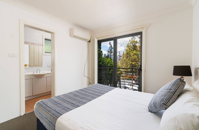 Fully Furnished and Equipped 2 Bedroom Unit in Hornsby