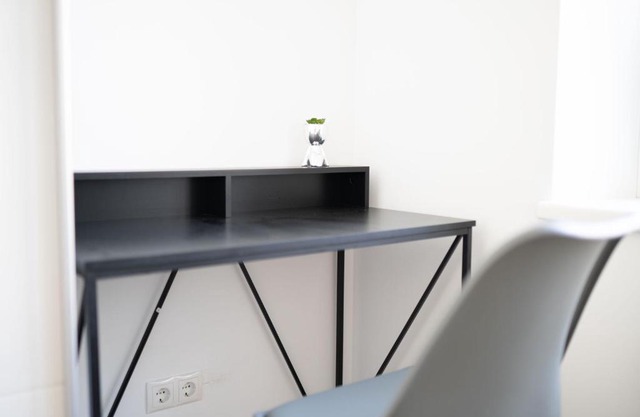 Fully Furnished Apt near Austrian Center Vienna With High Amenities & Parking