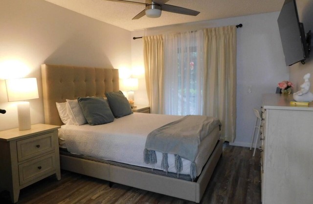 Fully furnished, cozy Florida apartment — available for 6 months to 1 year.