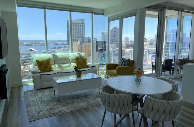 Fully furnished high-rise with the most breathtaking views of San Diego & Petco
