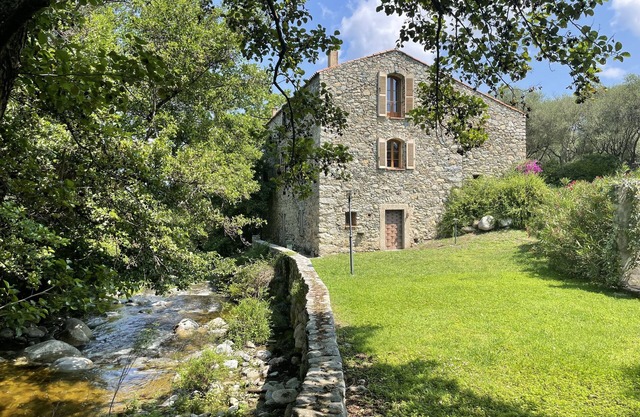Fully renovated 18th century mill for rent, 15min from the sea