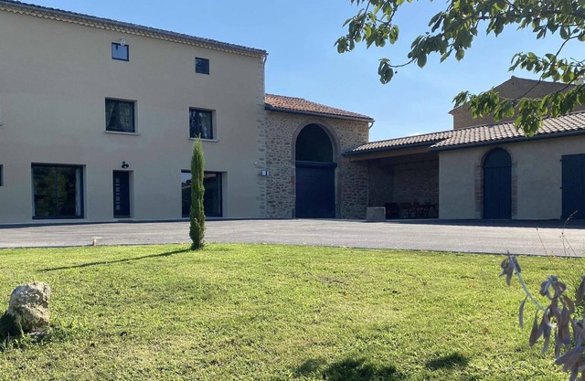 Fully renovated farmhouse, 5 minutes from a medieval bastide.