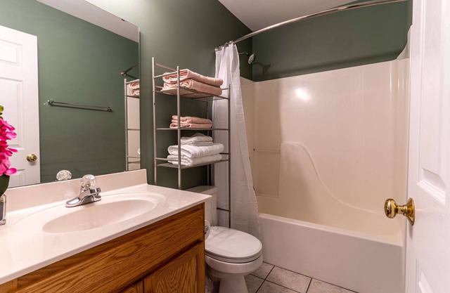 Furnished, 2 Bedroom 1.5 Bathroom Townhome in Quiet Hickory Neighborhood