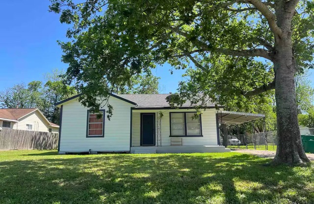 Furnished Cottage with Weekly Rentals Available