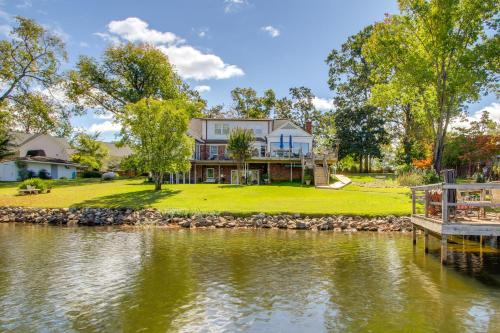 Furnished Patio and Dock Lakefront Apt in Chapin