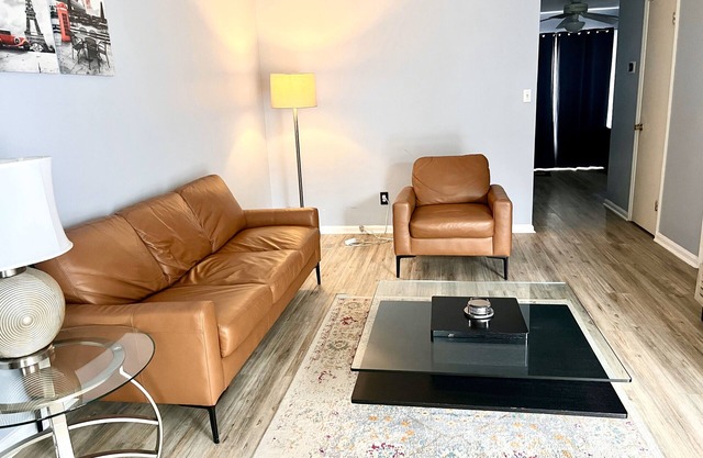 Furnished Townhome close to HPU/Furniture Mkt