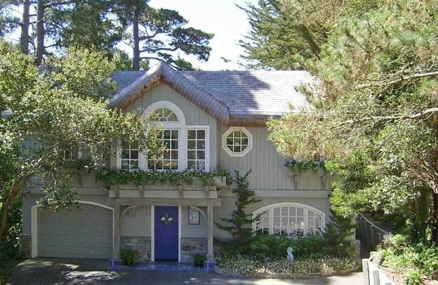 Furnished with nautical theme. Walk to town & beach. 1 month to 1 year leases.