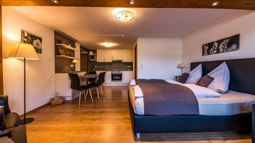 Gästehaus Holzer Kreuz - Ferienwohnung "Narzisse"