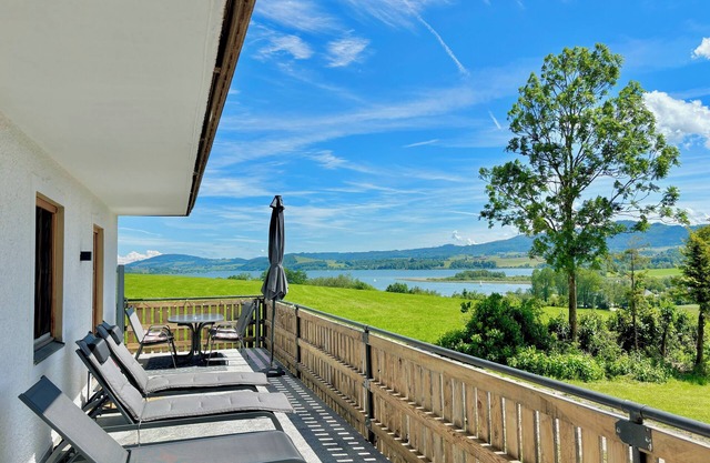 Gästehaus "seeblick" Helle Terrassenwohnung am Wallersee v. den Toren Salzburgs