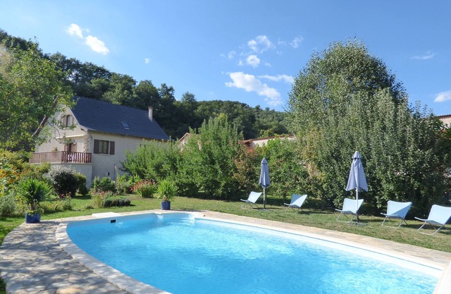 Gîte au Cœur du Cantal Avec Piscine