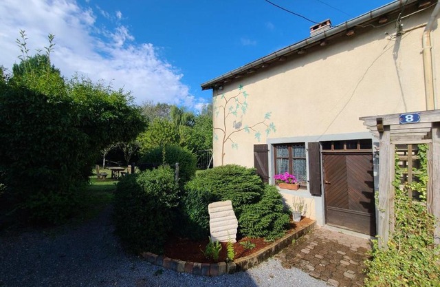 Gîte Authentique pour 6 Pers. avec Cheminée à Proximité de Vittel et Activités Nature - FR-1-589-427