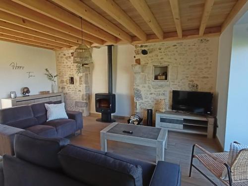 Gîte calme avec wifi et piscine partagée en pleine nature - FR-1-410-466