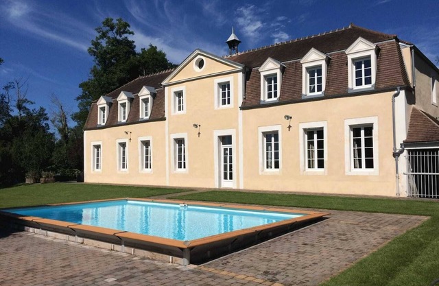 Gîte Château de Montboulon-14 persons Swimming pool and Jacuzzi
