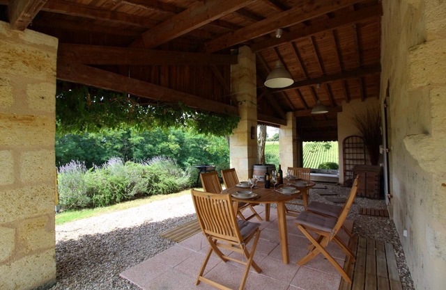 Gîte de Bujan - Saint Ciers DE Canesse