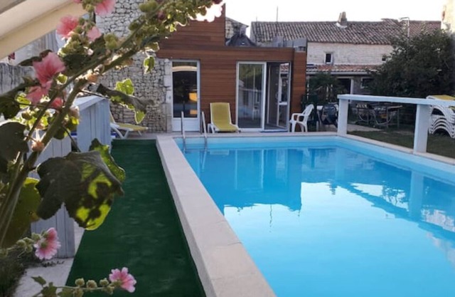 Gîte de Groupe, à la Campagne Avec Piscine à 15 min de la mer