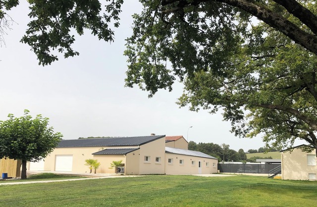 Gîte de Groupe 35 Couchages de 950 m² Chauffés Avec Piscine et spa Intérieur