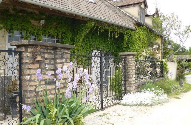 Gîte des Iris - MONTCEAUX RAGNY